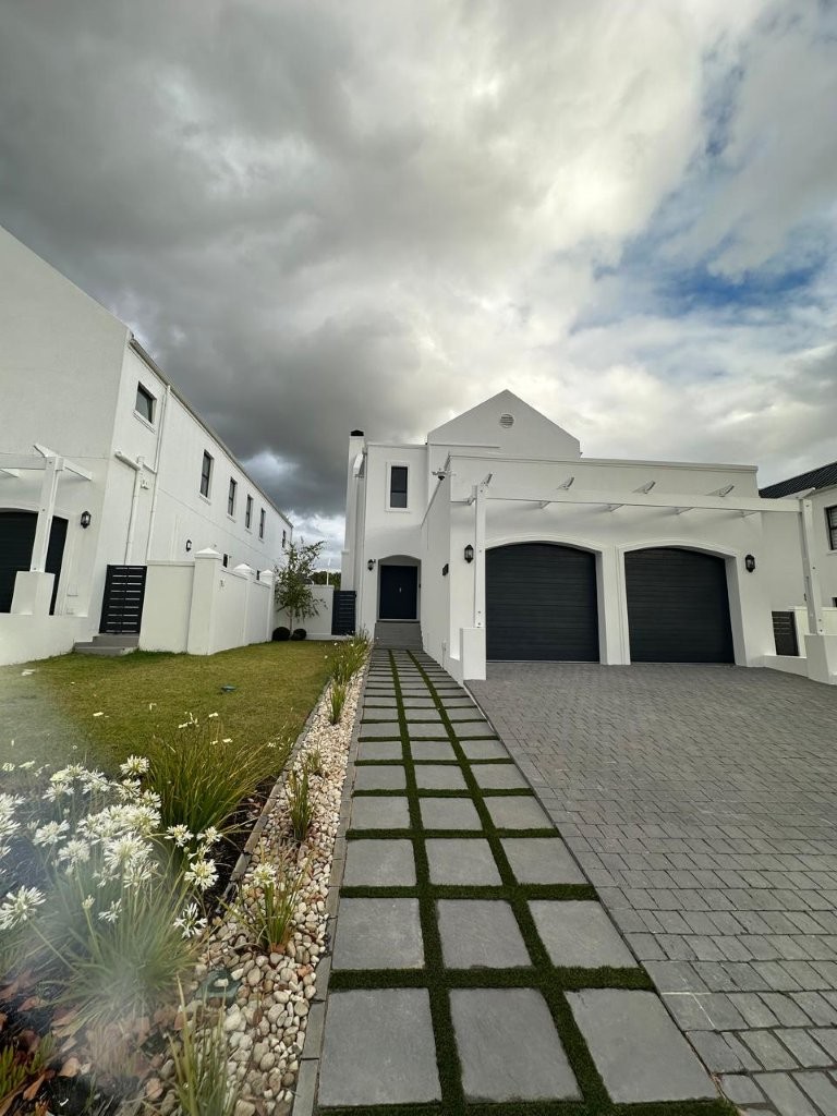 3 Bedroom Property for Sale in Helderberg Village Western Cape